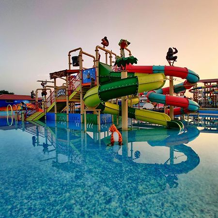 Wet N Wild Water Park & Resort Mendarda Exterior photo