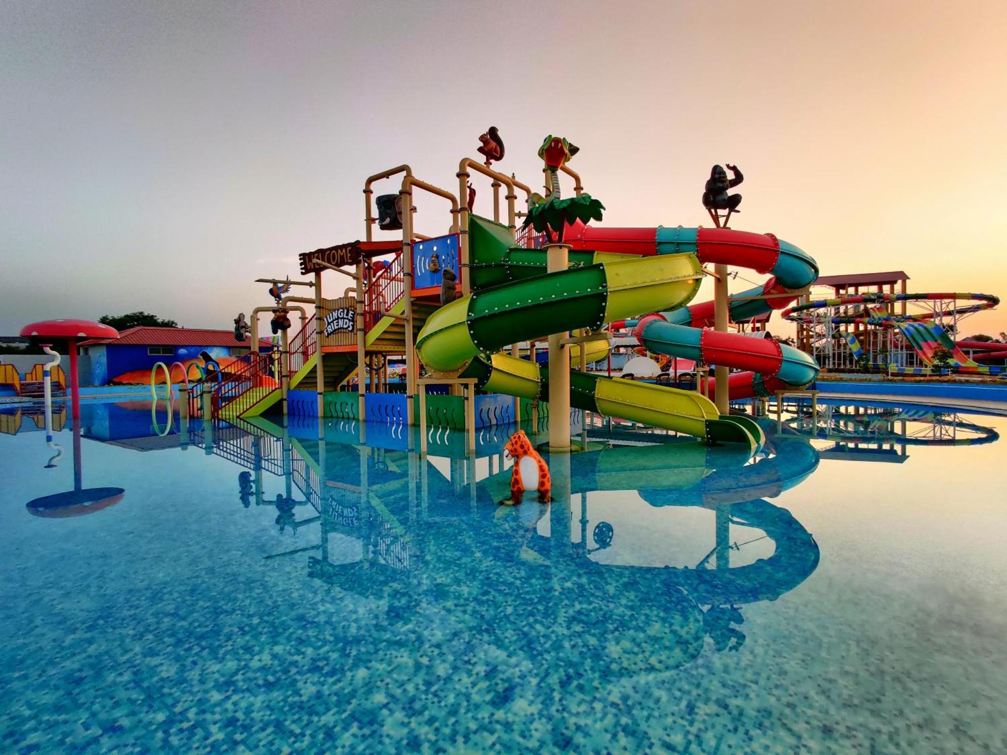 Wet N Wild Water Park & Resort Mendarda Exterior photo
